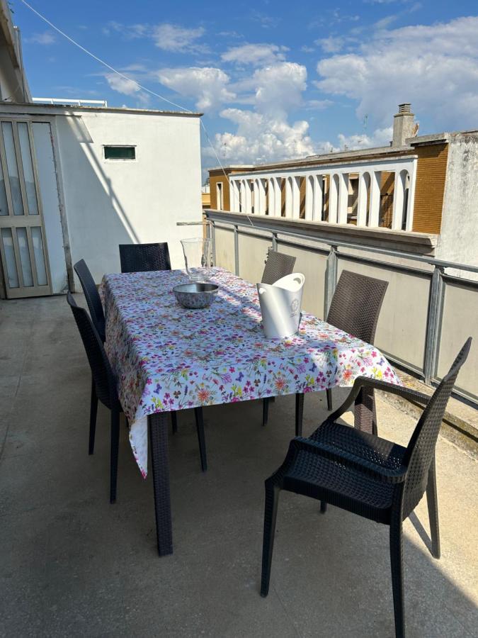 レッチェTerrazza Santo Oronzoアパートメント エクステリア 写真